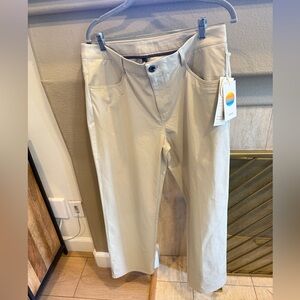 NEW 🆕 Vuori Men’s Meta pants in relaxed fit New with tags!